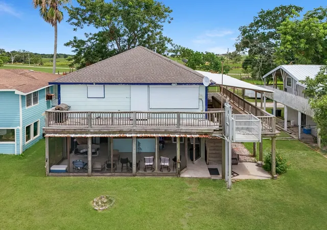 Homes for sale in Anahuac, TX | 211 Captains Rd, Anahuac, TX 77514 | MLS# 82018053