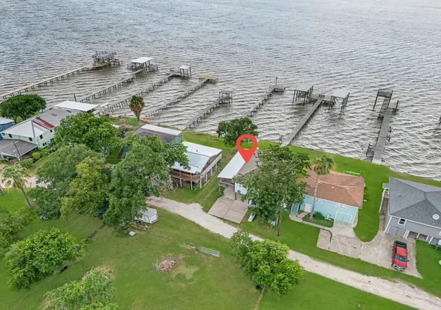 Homes for sale in Anahuac, TX | 211 Captains Rd, Anahuac, TX 77514 | MLS# 82018053