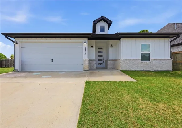 Homes for sale in Port Arthur, TX | 4410 Emerlyn Ln, Port Arthur, TX 77642 | MLS# 89253379