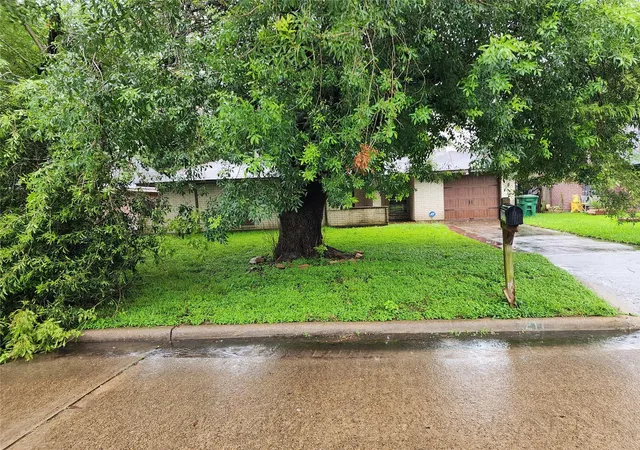 1st image of 7211 Log View Dr, Houston, TX 77040 | MLS# 72756423