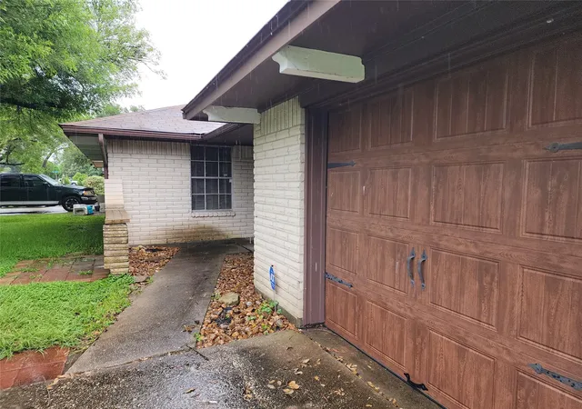 2nd image of 7211 Log View Dr, Houston, TX 77040 | MLS# 72756423