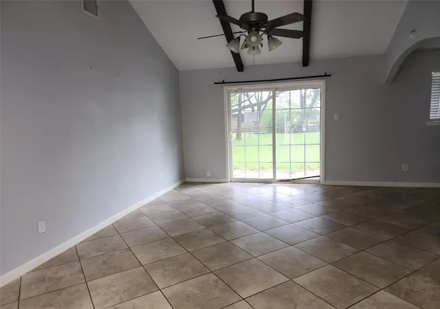 5th image of 7211 Log View Dr, Houston, TX 77040 | MLS# 72756423