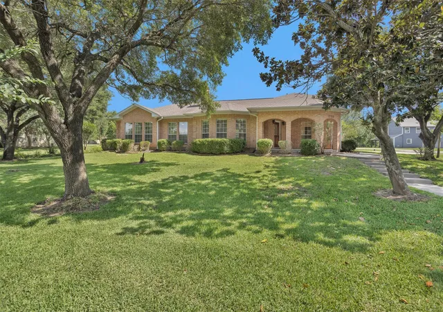 2nd image of 12180 Lakeview Manor Dr, Willis, TX 77318 | MLS# 57165220