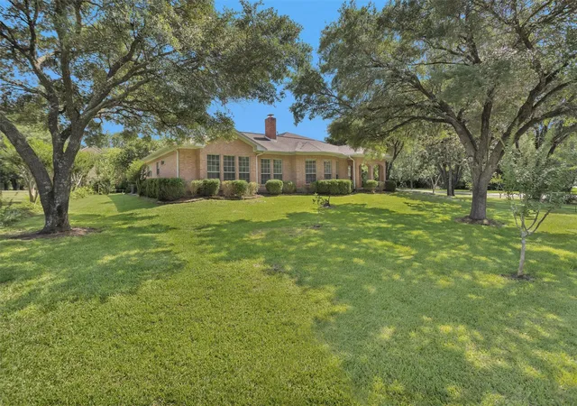 Photo 3 of Single family home for sale at 12180 Lakeview Manor Dr, Willis, TX 77318 | MLS# 57165220 | Listing updated on 2026-08-14