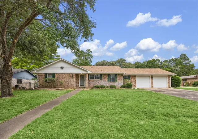 Homes for sale in Bellville, TX | 208 Briarwood Dr, Bellville, TX 77418 | MLS# 17482540