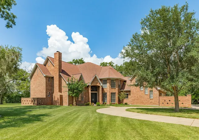 5th image of 113 Rosewood St, Lake Jackson, TX 77566 | MLS# 82780999