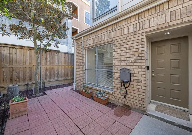 2nd image of 1829 Augusta Dr, Houston, TX 77057