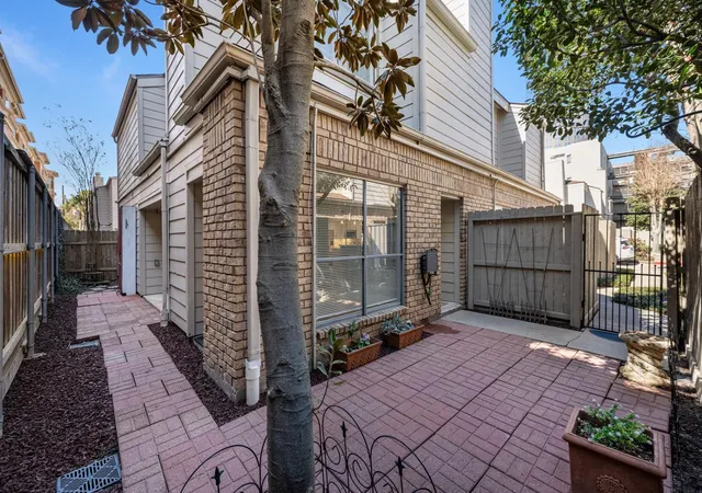 3rd image of 1829 Augusta Dr #28, Houston, TX 77057 | MLS# 16076280