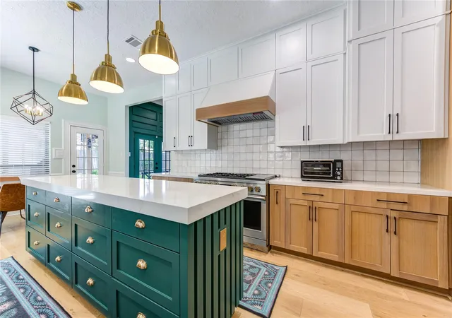 Photo 4 of Single family home for sale at 18 Hickory Shadows Dr, Houston, TX 77055 | MLS# 55604774 | Listing updated on 2026-08-15