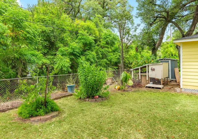 26th image of 229 Caladium St, Lake Jackson, TX 77566 | MLS# 37195002