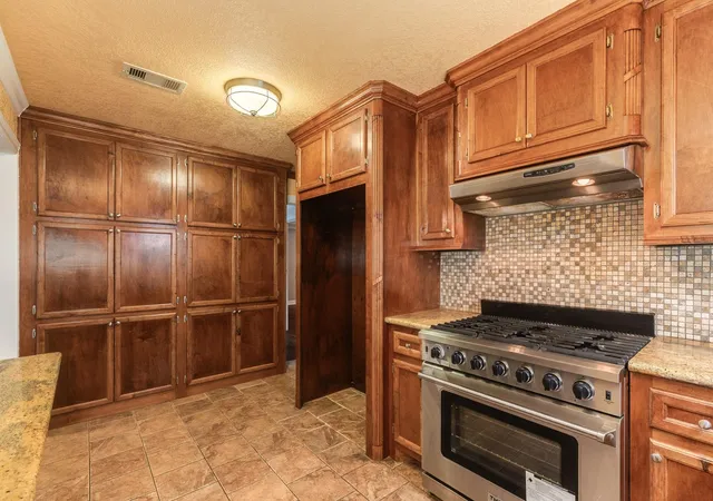 4th image of 229 Caladium St, Lake Jackson, TX 77566 | MLS# 37195002