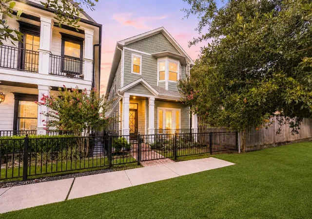 1st image of 444 W 26th St, Houston, TX 77008 | MLS# 54861939
