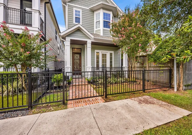 2nd image of 444 W 26th St, Houston, TX 77008 | MLS# 54861939