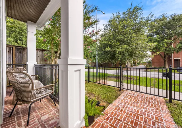 Photo 3 of Single family home for sale at 444 W 26th Street, Houston, TX 77008 | MLS# 54861939 | Listing updated on 2026-10-06