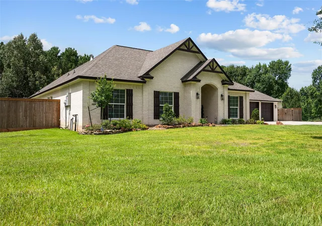 Homes for sale in Anahuac, TX | 572 Pinchback Dr, Anahuac, TX 77514 | MLS# 71327670