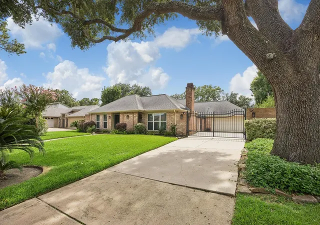 Photo 2 of Sale Pending at 3019 Triway Ln, Houston, TX 77043 | MLS# 39339269 | Listing updated on 2026-09-19