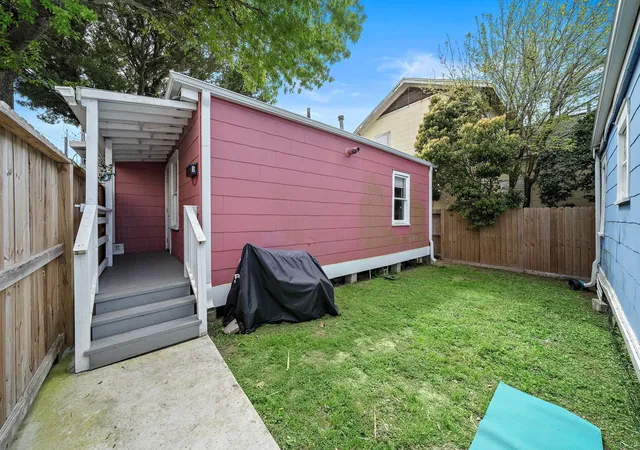Photo 3 of Multi family home for sale at 609 Sealy Ave, Galveston, TX 77550 | MLS# 59284364 | Listing updated on 2026-06-11