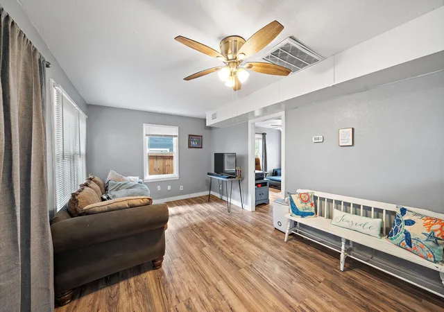 Listing Photo 4 - Condo for sale in building located at 609 Sealy Ave, Galveston, TX 77550