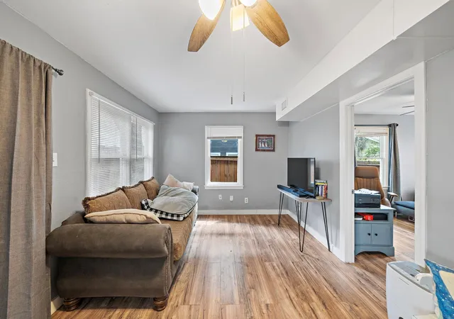 Listing Photo 5 - Condo for sale in building located at 609 Sealy Ave, Galveston, TX 77550