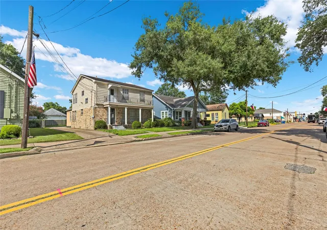 Photo 2 of Single family home for sale at 510 E Main St, Humble, TX 77338 | MLS# 92238960 | Listing updated on 2026-09-16