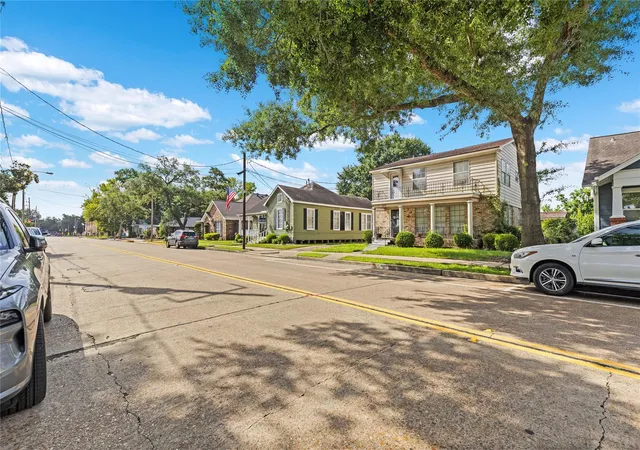 Photo 3 of Single family home for sale at 510 E Main St, Humble, TX 77338 | MLS# 92238960 | Listing updated on 2026-09-16