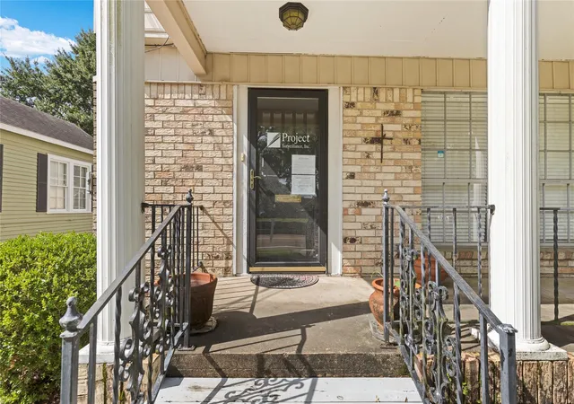 Photo 3 of Single family home for sale at 510 E Main St, Humble, TX 77338 | MLS# 92238960 | Listing updated on 2026-09-16