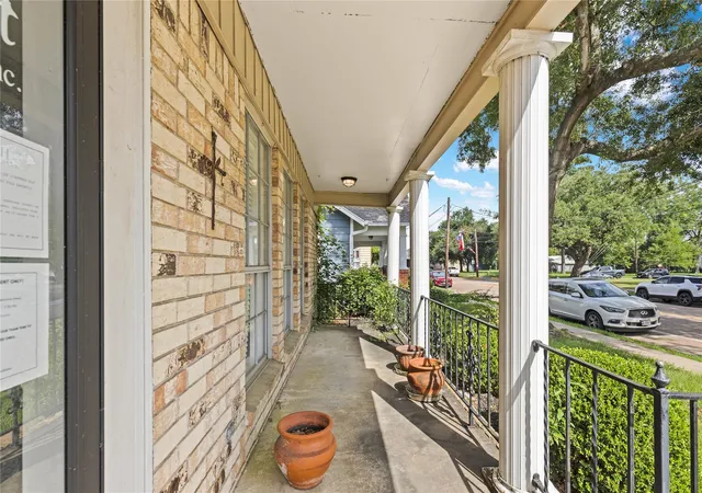 Photo 4 of Single family home for sale at 510 E Main St, Humble, TX 77338 | MLS# 92238960 | Listing updated on 2026-09-16