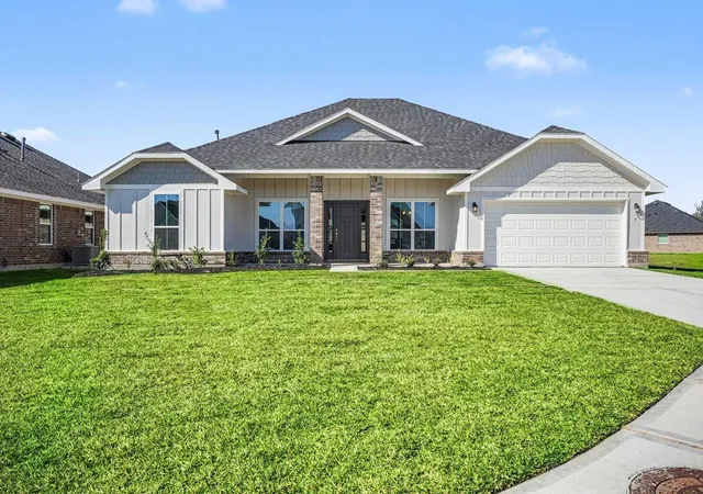 Photo 1 of Single family home for sale at 10 Keystone Ct, Angleton, TX 77515 | MLS# 12687166 | Listing updated on 2026-06-24