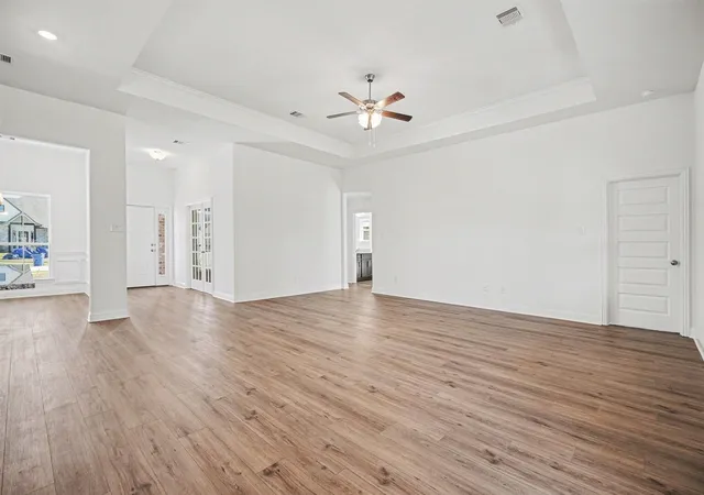 Photo 4 of Single family home for sale at 10 Keystone Ct, Angleton, TX 77515 | MLS# 12687166 | Listing updated on 2026-06-24