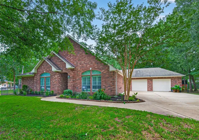 Photo 2 of Sale Pending at 11978 White Oak Landing, Conroe, TX 77385 | MLS# 18358599 | Listing updated on 2026-09-04