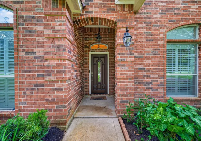 Photo 3 of Sale Pending at 11978 White Oak Landing, Conroe, TX 77385 | MLS# 18358599 | Listing updated on 2026-09-04