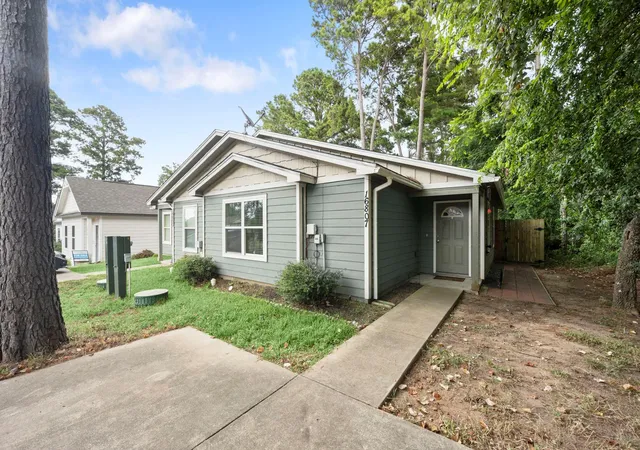 Photo 1 of Townhouse for sale at 16807 Crestmont, Montgomery, TX 77316 | MLS# 9216656 | Listing updated on 2026-09-04