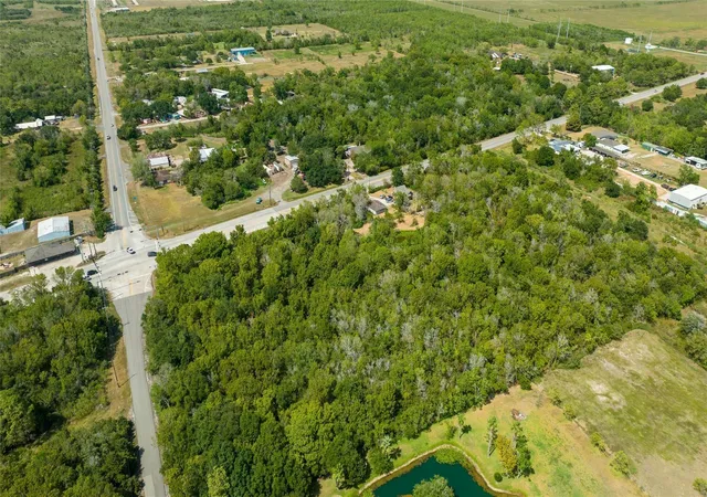 Photo 4 of Sale Pending at 8321 Fm 517 S, Dickinson, TX 77539 | MLS# 77266080 | Listing updated on 2026-10-06