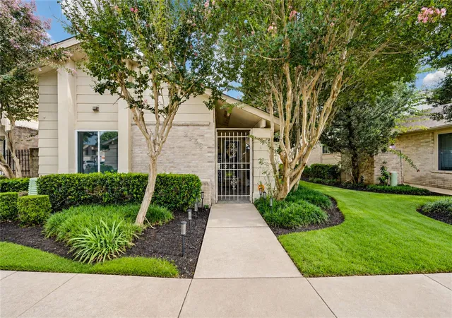 Photo 2 of Townhouse for sale at 2958 Meadowgrass Ln, Houston, TX 77082 | MLS# 1014670 | Listing updated on 2026-07-11