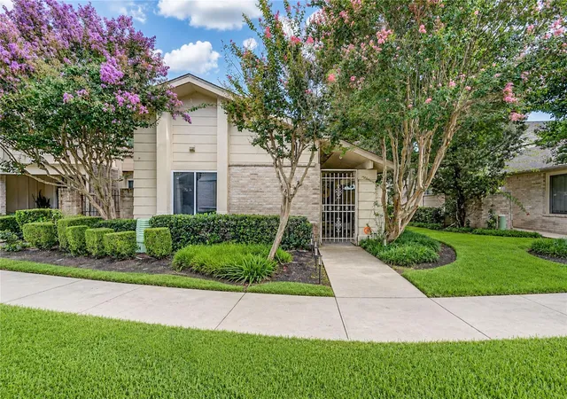 Photo 4 of Townhouse for sale at 2958 Meadowgrass Ln, Houston, TX 77082 | MLS# 1014670 | Listing updated on 2026-07-11