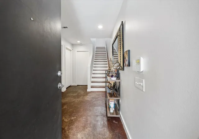 Photo 3 of Townhouse for sale at 361 Sydnor St, Houston, TX 77020 | MLS# 42301606 | Listing updated on 2026-09-01