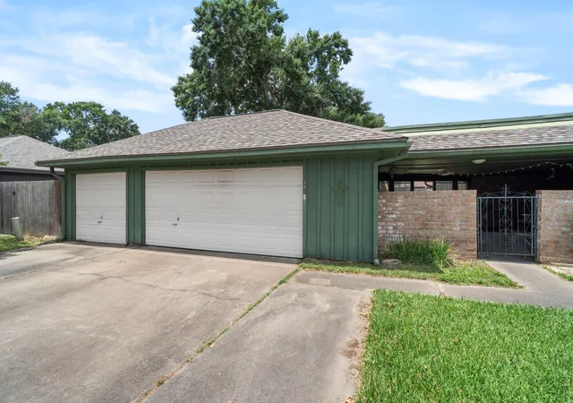 3rd image of 2016 Briar Ln, Richmond, TX 77469 | MLS# 9661867