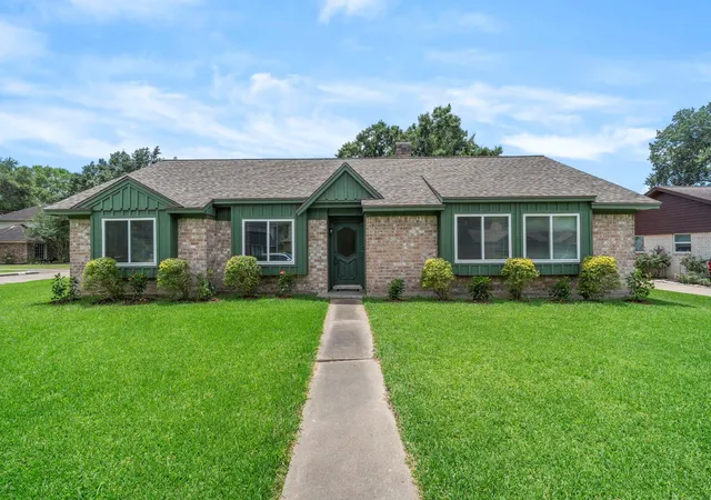 4th image of 2016 Briar Ln, Richmond, TX 77469 | MLS# 9661867