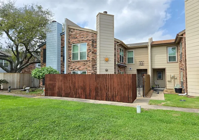 1st image of 1730 Avenue C #F, El Campo, TX 77437 | MLS# 3393068