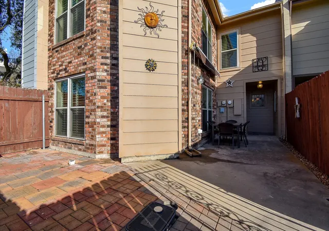 3rd image of 1730 Avenue C #F, El Campo, TX 77437 | MLS# 3393068