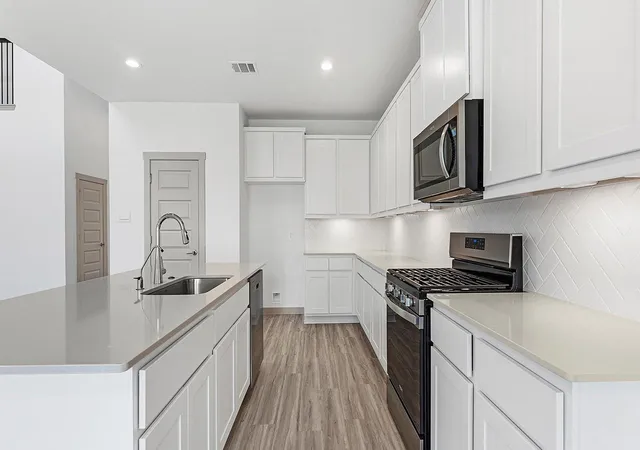 Photo 4 of Single family home for sale at 14328 Seagrass Knoll Ln, League City, TX 77510 | MLS# 9090429 | Listing updated on 2026-09-25
