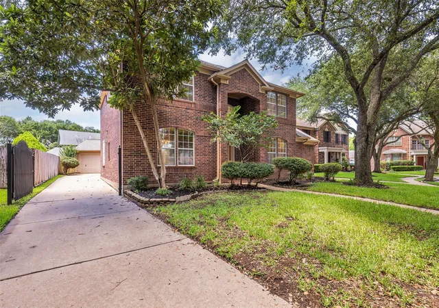 Photo 3 of Sale Pending at 4814 Dixie Ct, Sugar Land, TX 77478 | MLS# 43924927 | Listing updated on 2026-09-28