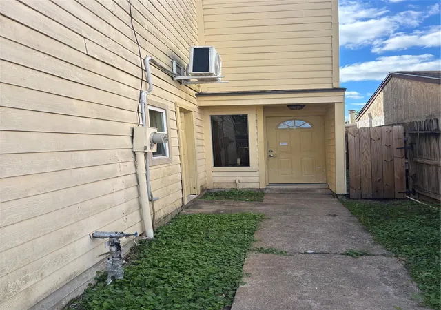 2nd image of 7824 Windward Passage St, Houston, TX 77072 | MLS# 87929538