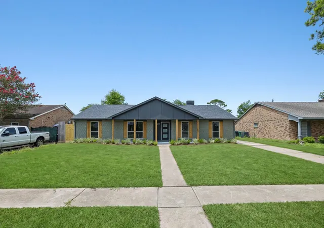 Photo 3 of Single family home for sale at 5927 Beaudry Dr, Houston, TX 77035 | MLS# 89984344 | Listing updated on 2026-09-05