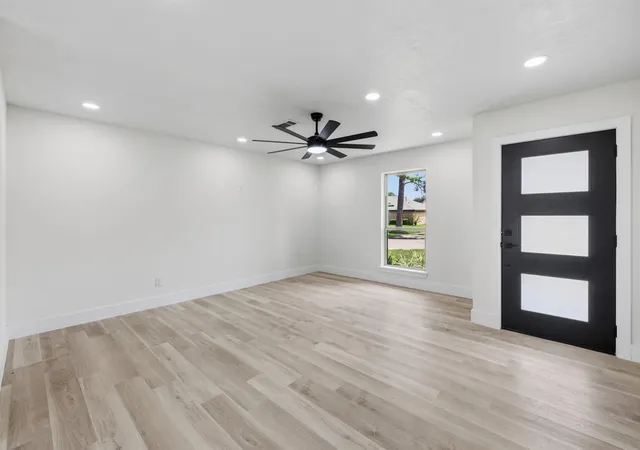 Photo 4 of Single family home for sale at 5927 Beaudry Dr, Houston, TX 77035 | MLS# 89984344 | Listing updated on 2026-09-05