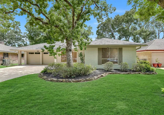 Photo 1 of Single family home for sale at 1617 Wavecrest Ln, Houston, TX 77062 | MLS# 66428359 | Listing updated on 2026-09-15