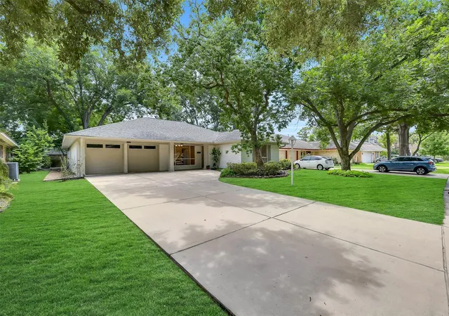 Photo 2 of Single family home for sale at 1617 Wavecrest Ln, Houston, TX 77062 | MLS# 66428359 | Listing updated on 2026-09-15