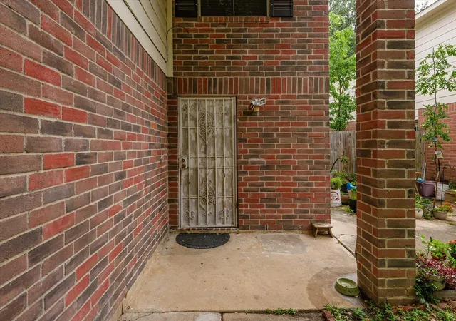 Photo 3 of Single family home for sale at 8052 Golf Green Cir, Houston, TX 77036 | MLS# 14097999 | Listing updated on 2026-08-29