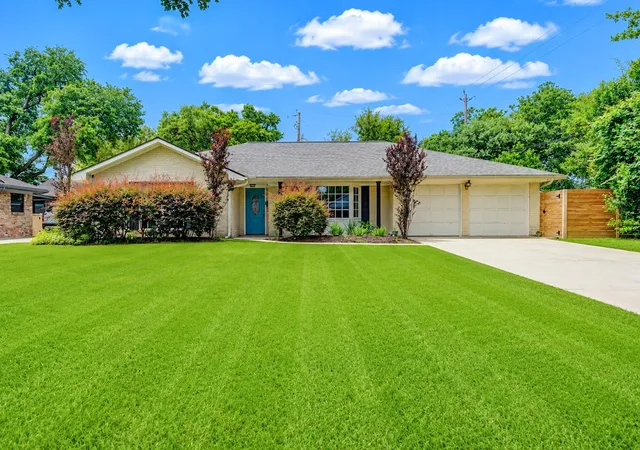 Photo 1 of Single family home for sale at 5019 Oak Forest Dr, Houston, TX 77018 | MLS# 70087102 | Listing updated on 2026-08-29