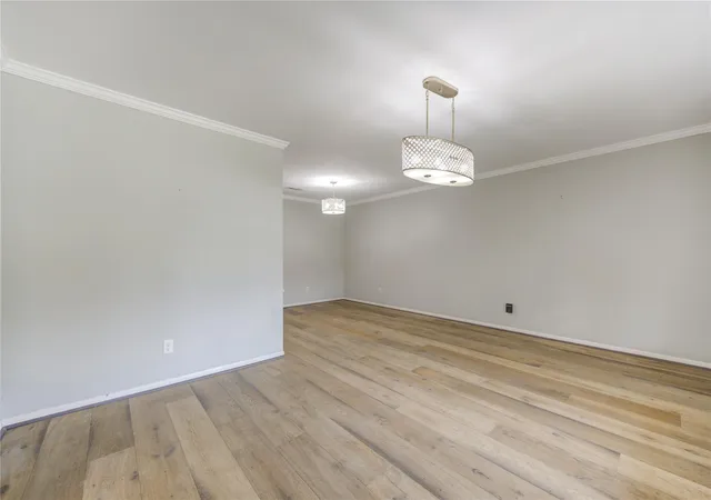 Photo 3 of Single family home for sale at 5019 Oak Forest Dr, Houston, TX 77018 | MLS# 70087102 | Listing updated on 2026-08-29